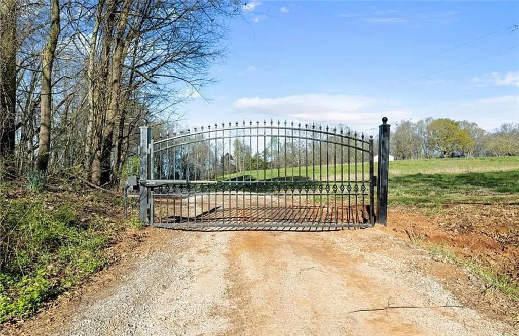 4 bedroom, 5 bathroom, 2,900 sq ft single family residence for sale at 95 farmers academy Road, Martin, GA 30557 — photo 3