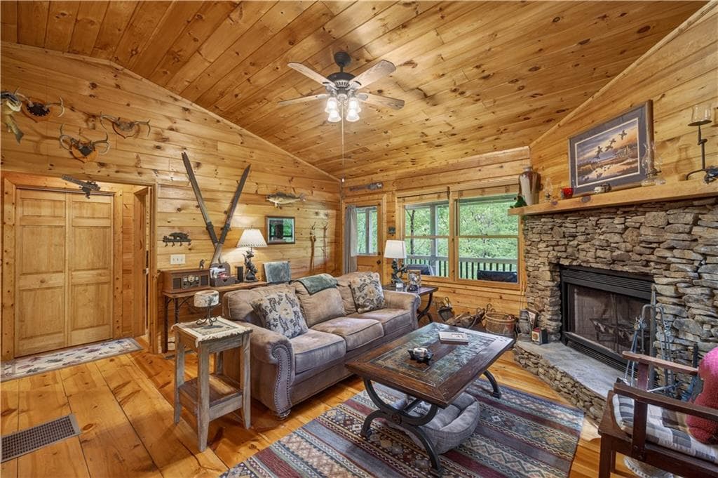 2 bedroom, 1 bathroom, 672 sq ft single family residence for sale at 203 Mountain View Drive, Cherry Log, GA 30522 — photo 3