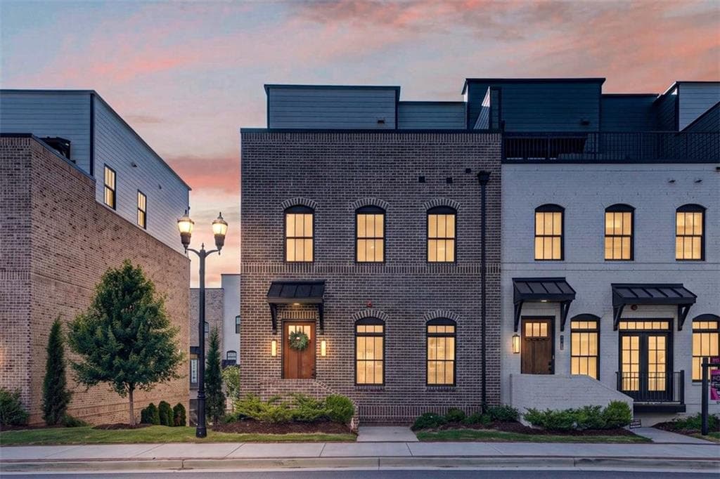 4 bedroom, 5 bathroom, 3,152 sq ft townhouse for sale at 340 Sugarview Road, Sugar Hill, GA 30518 — photo 2