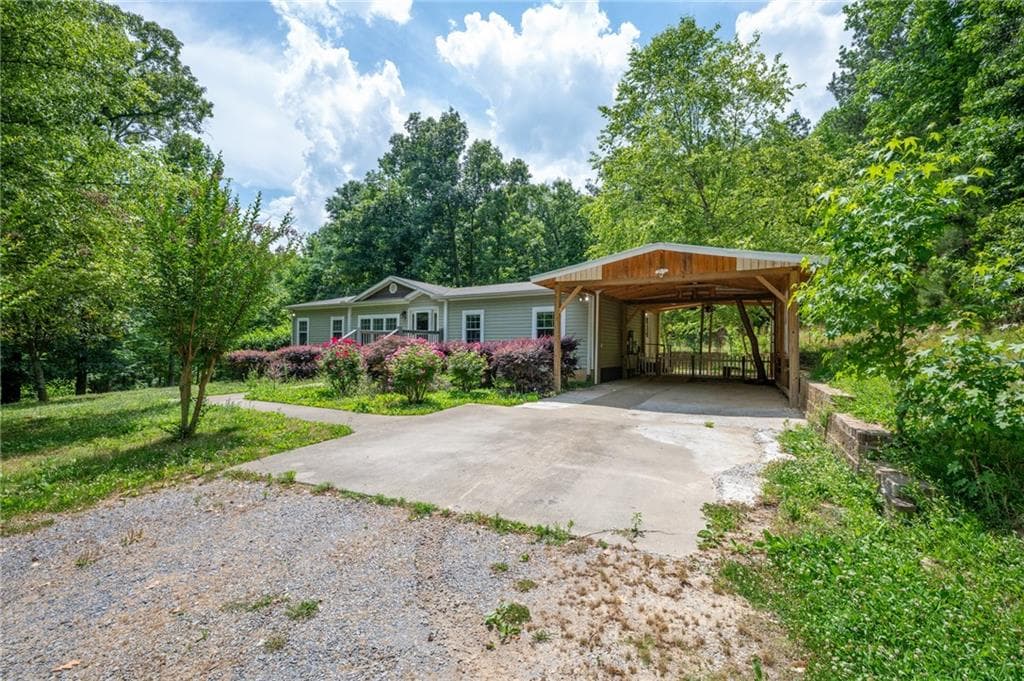 3 bedroom, 2 bathroom, 1,568 sq ft single family residence for sale at 357 Katie Lane, Chatsworth, GA 30705 — photo 2