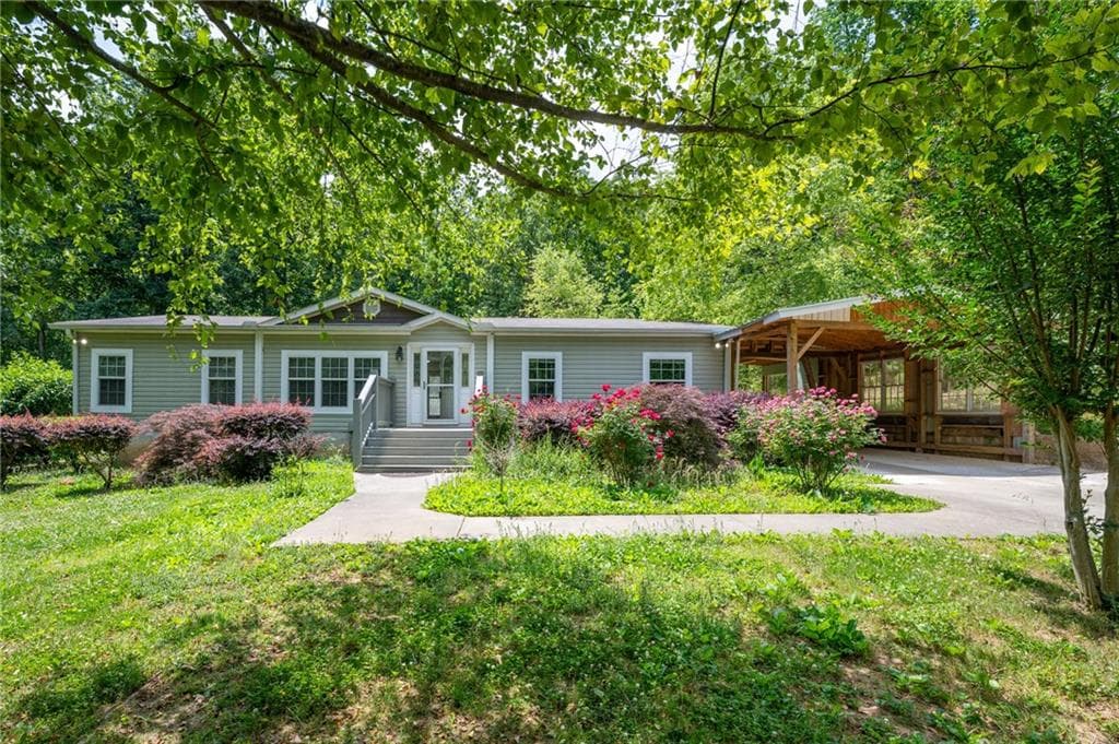 3 bedroom, 2 bathroom, 1,568 sq ft single family residence for sale at 357 Katie Lane, Chatsworth, GA 30705 — photo 3