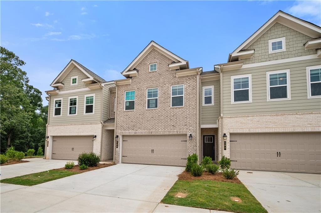 3 bedroom, 3 bathroom, 1,849 sq ft townhouse for sale at 239 Abbotts Crossing Circle, Conyers, GA 30094 — photo 2