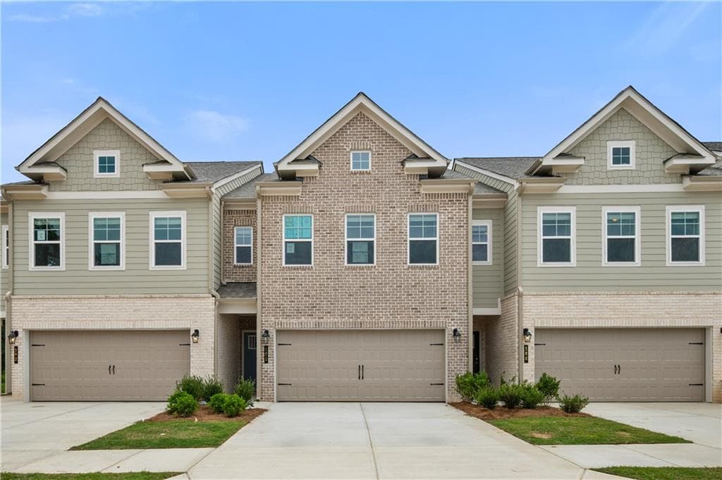 3 bedroom, 3 bathroom, 1,849 sq ft townhouse under contract at 230 Abbotts Crossing Circle, Conyers, GA 30094
