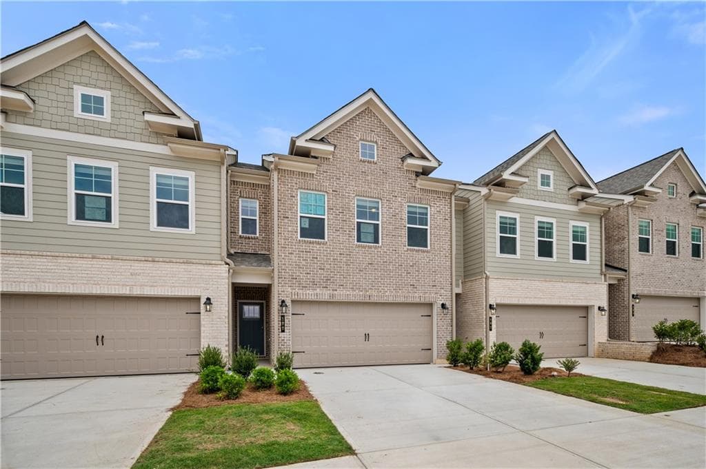 3 bedroom, 3 bathroom, 1,849 sq ft townhouse under contract at 230 Abbotts Crossing Circle, Conyers, GA 30094 — photo 3