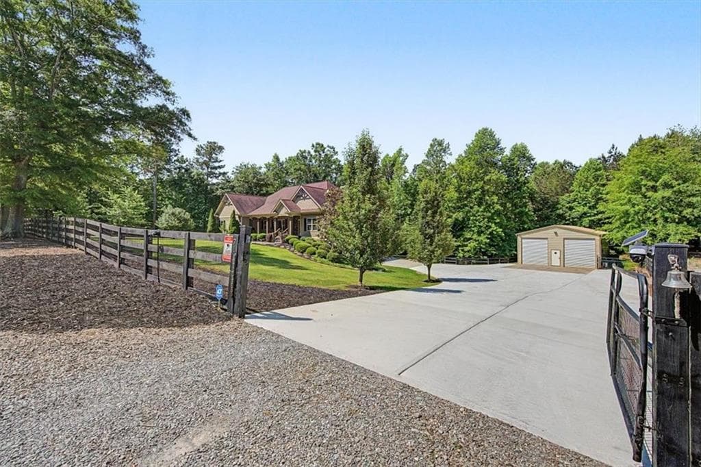 4 bedroom, 3 bathroom, 4,636 sq ft single family residence for sale at 711 Upper Burris Road, Canton, GA 30114 — photo 4