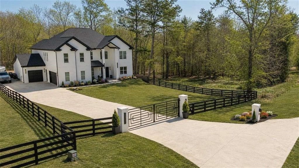 5 bedroom, 7 bathroom, 5,961 sq ft single family residence for sale at 1017 Fleeman Road, Hoschton, GA 30548 — photo 3
