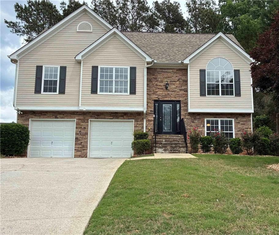 5 bedroom, 3 bathroom, 2,019 sq ft single family residence for sale at 337 Madison Avenue, Hampton, GA 30228 — photo 1 of 32