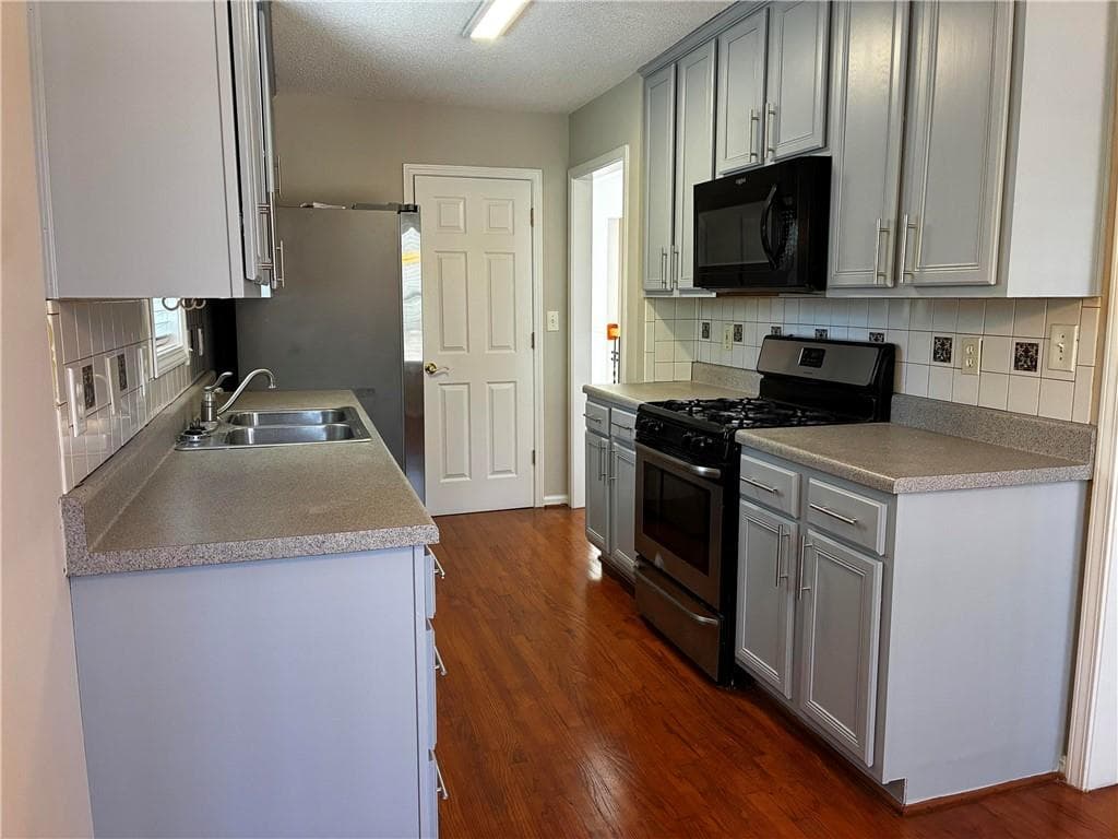 5 bedroom, 3 bathroom, 2,019 sq ft single family residence for sale at 337 Madison Avenue, Hampton, GA 30228 — photo 9