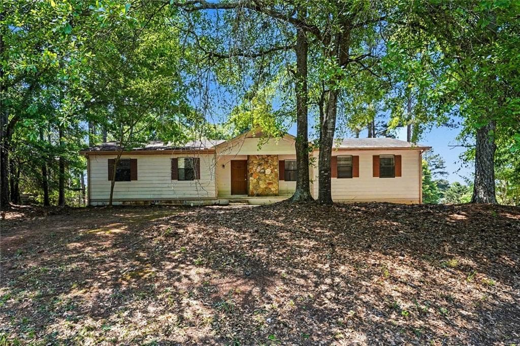 3 bedroom, 2 bathroom, 1,293 sq ft single family residence for sale at 3431 Underwood Court, Conyers, GA 30013 — photo 2