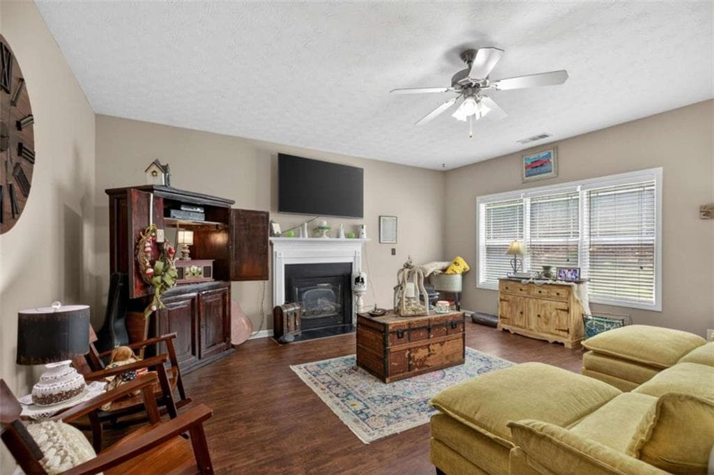3 bedroom, 3 bathroom, 2,023 sq ft single family residence for sale at 613 Hemlock Court, Villa Rica, GA 30180 — photo 6