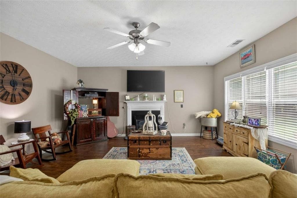 3 bedroom, 3 bathroom, 2,023 sq ft single family residence for sale at 613 Hemlock Court, Villa Rica, GA 30180 — photo 7