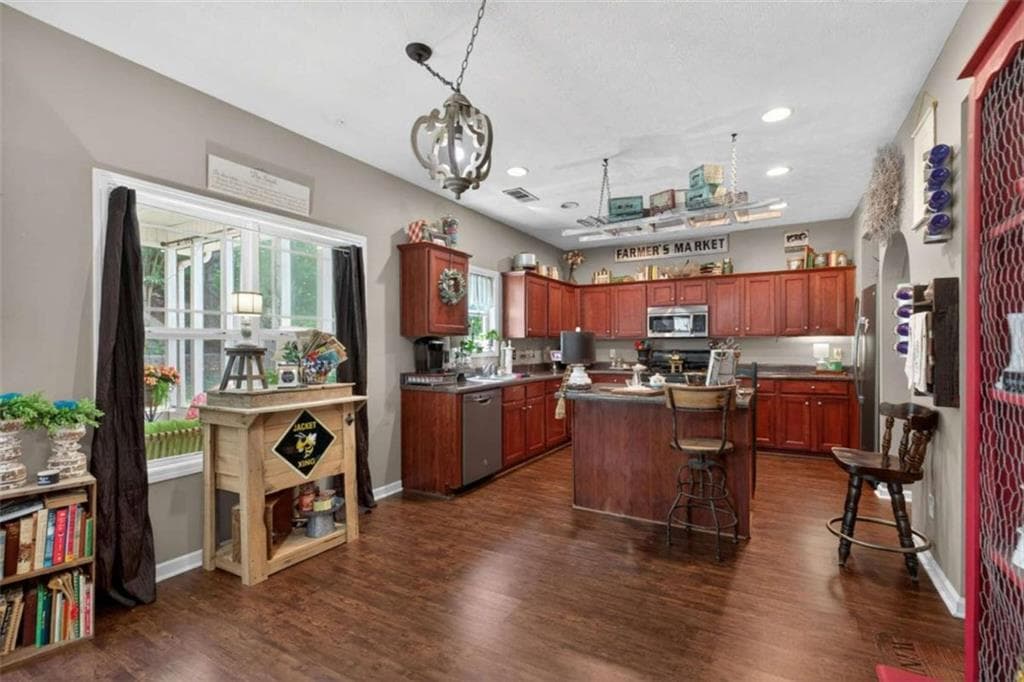 3 bedroom, 3 bathroom, 2,023 sq ft single family residence for sale at 613 Hemlock Court, Villa Rica, GA 30180 — photo 9