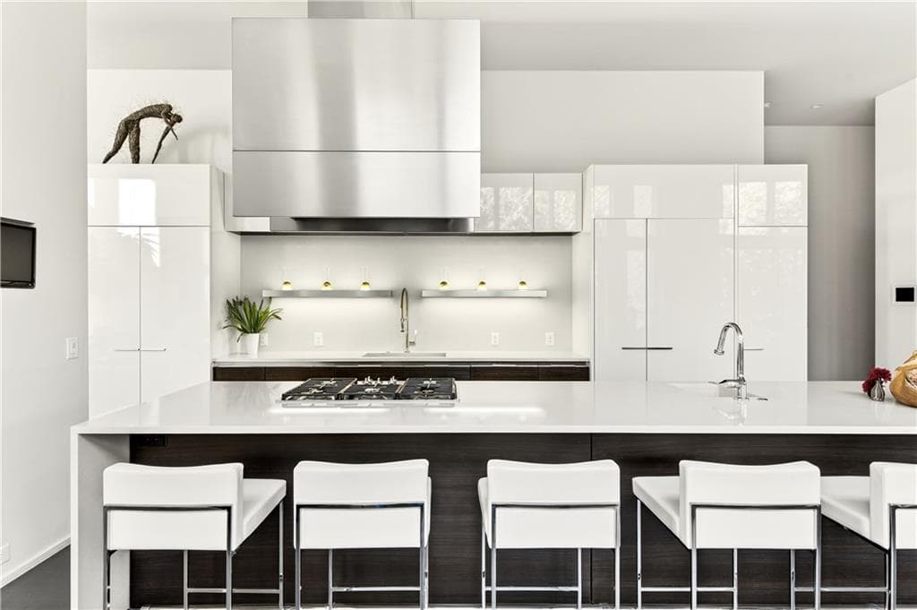 3 bedroom, 3 bathroom single family residence for rent at 292 9th Street, Atlanta, GA 30309 for $30,000 a month — photo 3