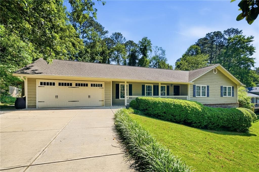 4512 Mountain Creek Drive, Roswell, GA 30075 — most recent listing photo
