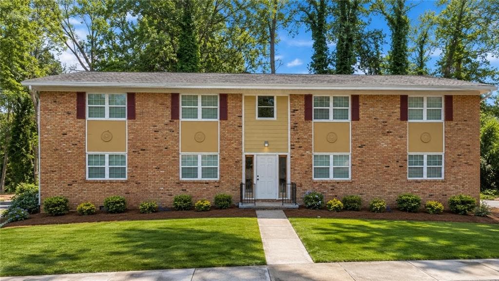 quadruplex under contract at 1610 Line Circle, Decatur, GA 30032