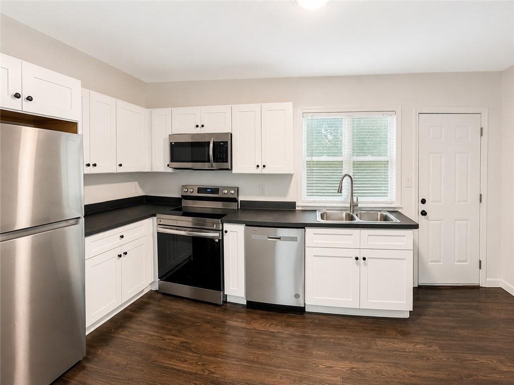 quadruplex under contract at 1610 Line Circle, Decatur, GA 30032 — photo 2