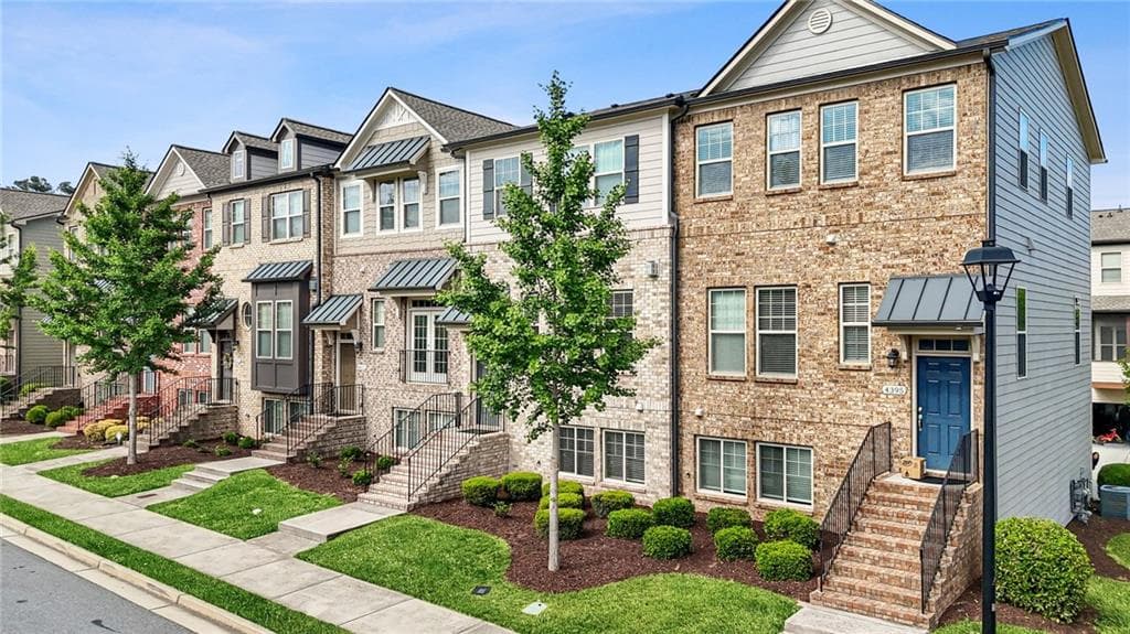 3 bedroom, 4 bathroom, 2,000 sq ft townhouse for sale at 4405 DONAHUE Avenue, Sugar Hill, GA 30518 — photo 4
