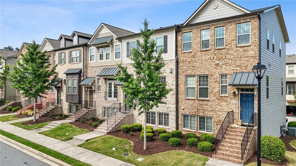 3 bedroom, 4 bathroom, 2,000 sq ft townhouse for sale at 4405 DONAHUE Avenue, Sugar Hill, GA 30518 — photo 5