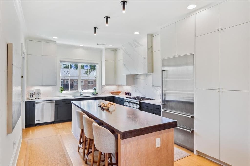 3 bedroom, 4 bathroom, 2,820 sq ft townhouse for rent at 3667 Peachtree Road 1, Atlanta, GA 30319 for $8,000 a month — photo 9