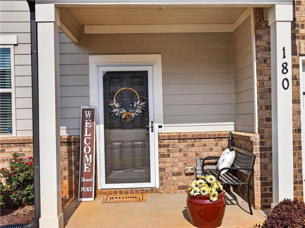 4 bedroom, 3 bathroom, 2,149 sq ft single family residence for sale at 180 Amberjack, Covington, GA 30016 — photo 6