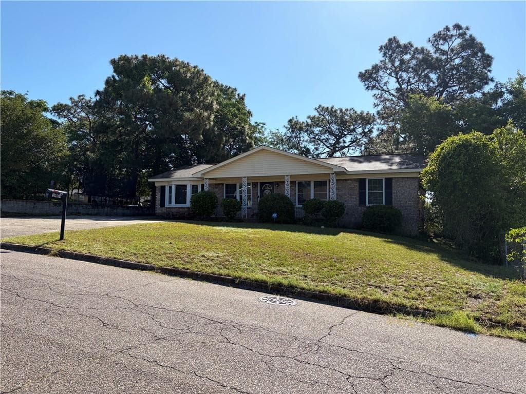 3 bedroom, 2 bathroom, 1,965 sq ft single family residence for sale at 3404 Kensington Drive, Augusta, GA 30906 — photo 4