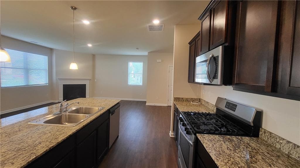 4 bedroom, 3 bathroom, 1,927 sq ft single family residence under contract at 203 Ivey Hollow Circle, Dawsonville, GA 30534 — photo 9
