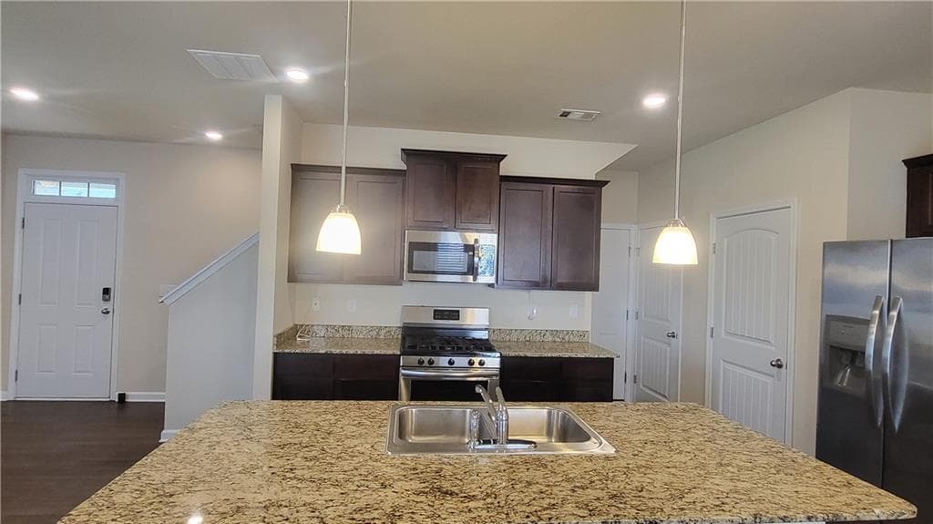 4 bedroom, 3 bathroom, 1,927 sq ft single family residence under contract at 203 Ivey Hollow Circle, Dawsonville, GA 30534 — photo 6