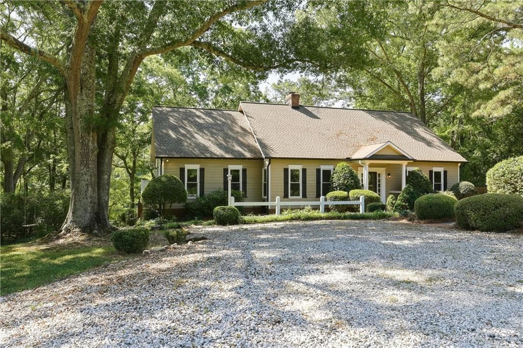 4 bedroom, 5 bathroom, 3,345 sq ft single family residence under contract at 3845 Hwy 82 South, Statham, GA 30666 — photo 2