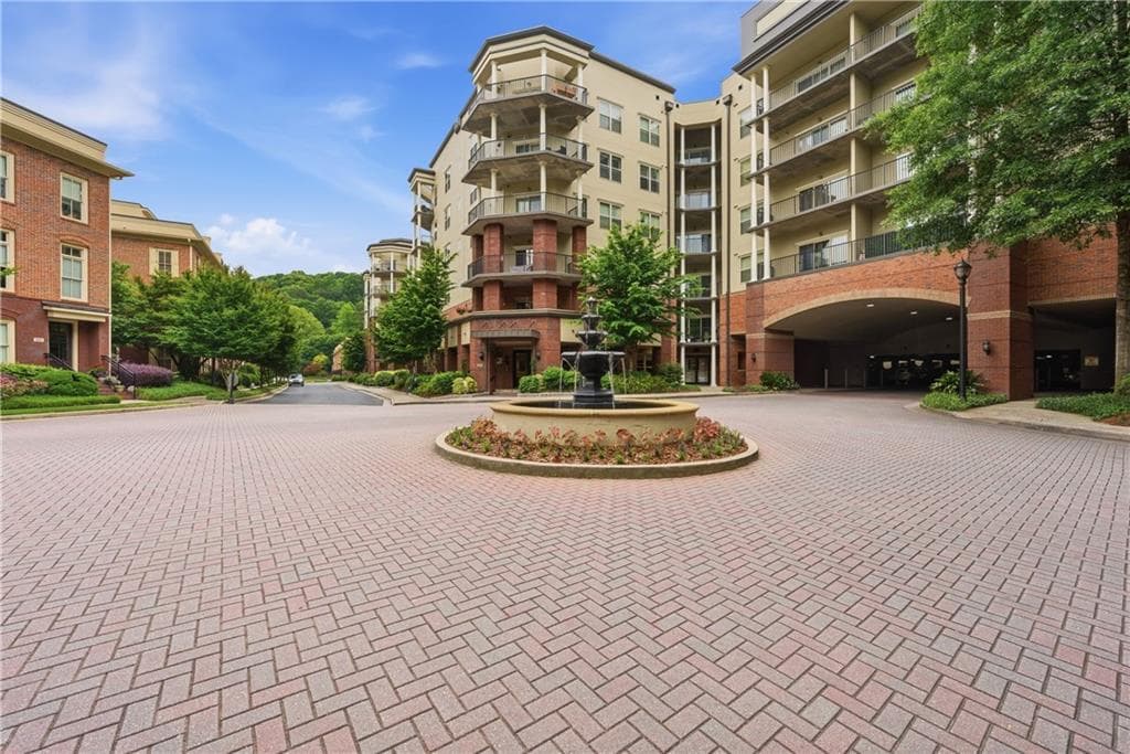 2 bedroom, 2 bathroom, 1,172 sq ft condominium sold at 200 River Vista Drive 703, Atlanta, GA 30339