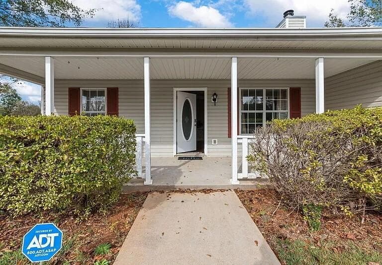 3 bedroom, 2 bathroom, 1,437 sq ft single family residence for sale at 275 Branchwood Drive, Covington, GA 30016 — photo 2