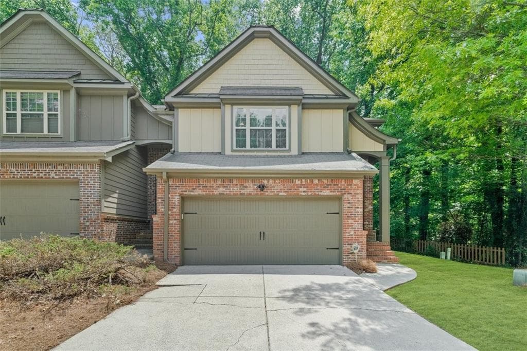 2 bedroom, 3 bathroom, 1,702 sq ft townhouse sold at 121 Creighton Lane, Marietta, GA 30008