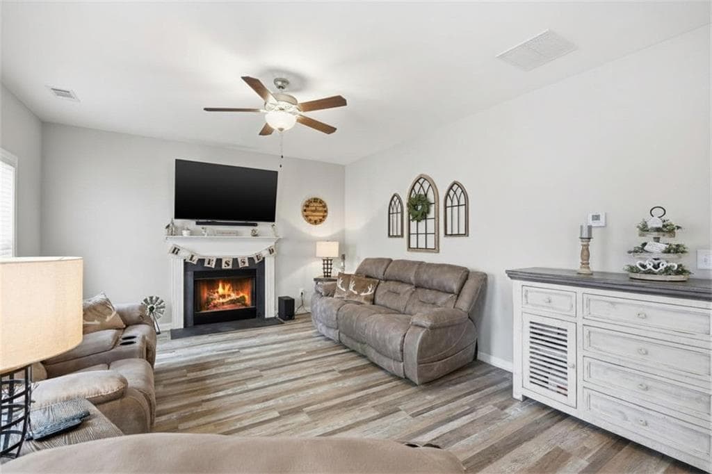 4 bedroom, 3 bathroom, 2,261 sq ft single family residence under contract at 592 Willow Springs Drive, Dallas, GA 30132 — photo 6