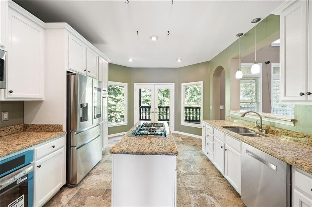 4 bedroom, 3 bathroom, 3,222 sq ft single family residence under contract at 13 Royal Lake Drive, Cartersville, GA 30120 — photo 10