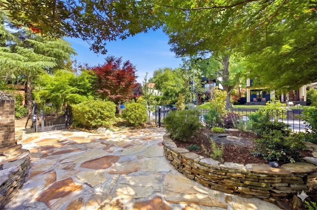 6 bedroom, 8 bathroom, 5,858 sq ft single family residence for sale at 574 EAST Avenue, Atlanta, GA 30312 — photo 5