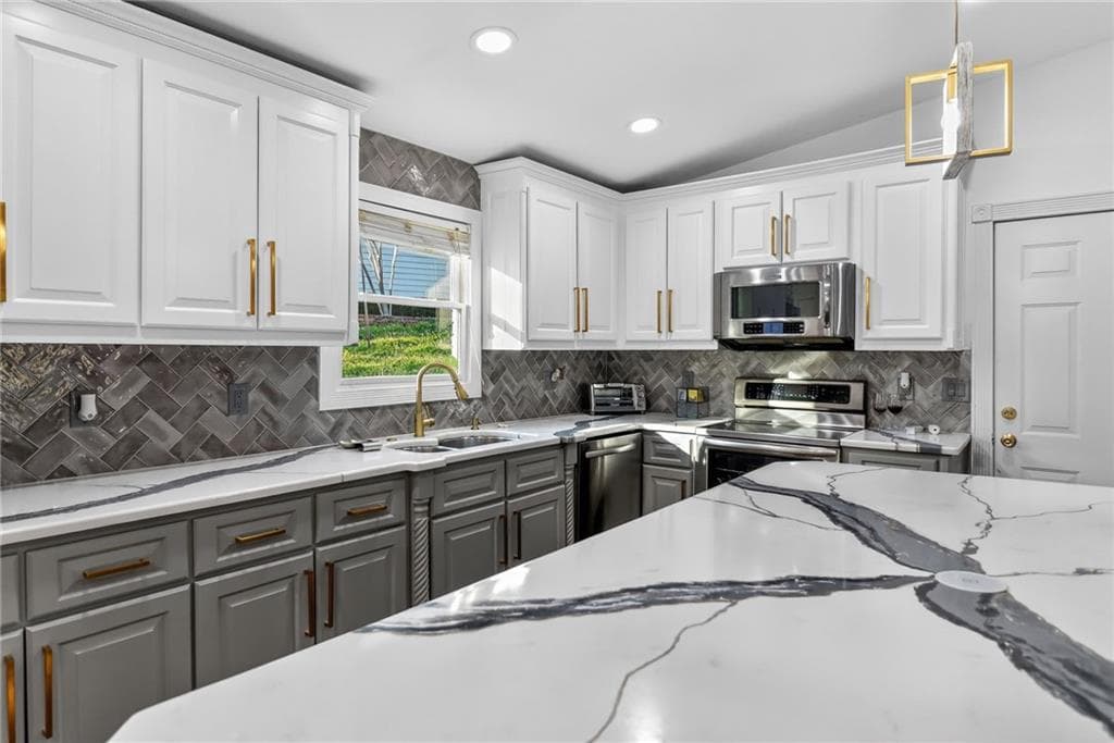 5 bedroom, 4 bathroom, 2,583 sq ft single family residence for sale at 2842 Briarcliff Road, Atlanta, GA 30329 — photo 7