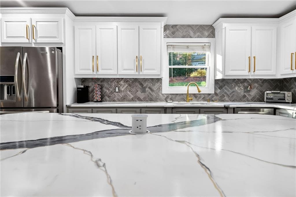 5 bedroom, 4 bathroom, 2,583 sq ft single family residence for sale at 2842 Briarcliff Road, Atlanta, GA 30329 — photo 9