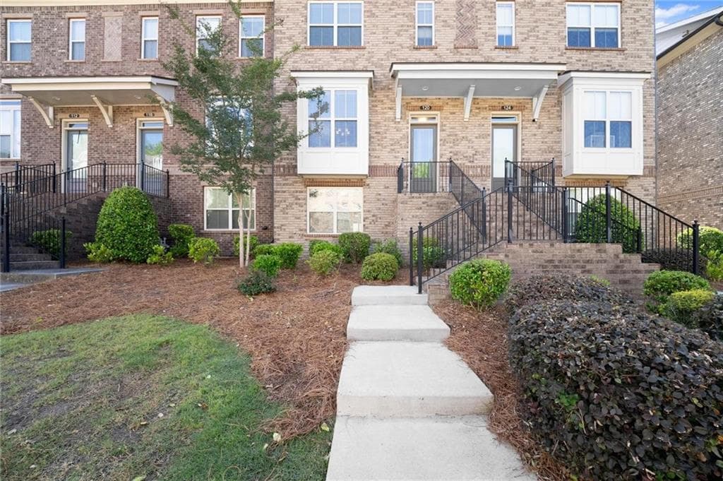 3 bedroom, 4 bathroom, 1,884 sq ft single family residence for sale at 120 Laurel Crest Alley, Suwanee, GA 30024 — photo 2