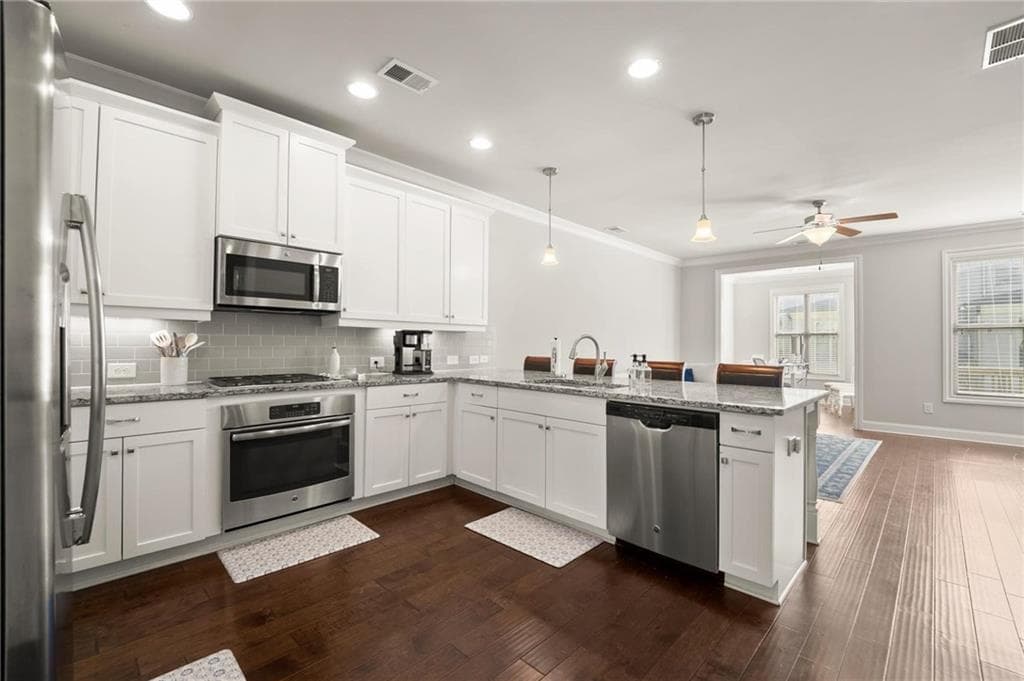 3 bedroom, 4 bathroom, 1,884 sq ft single family residence for sale at 120 Laurel Crest Alley, Suwanee, GA 30024 — photo 7