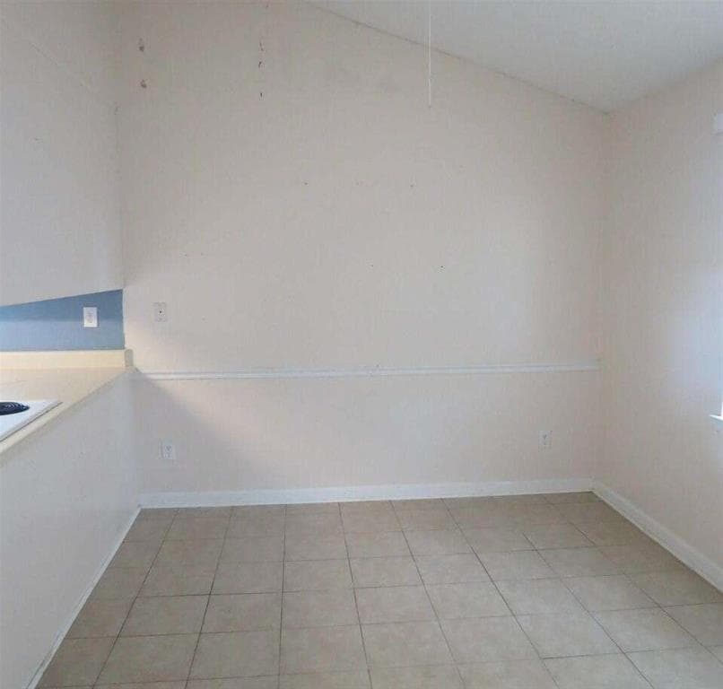 2 bedroom, 2 bathroom, 1,116 sq ft townhouse for sale at 1755 Fox Chase Court, Conyers, GA 30013 — photo 4