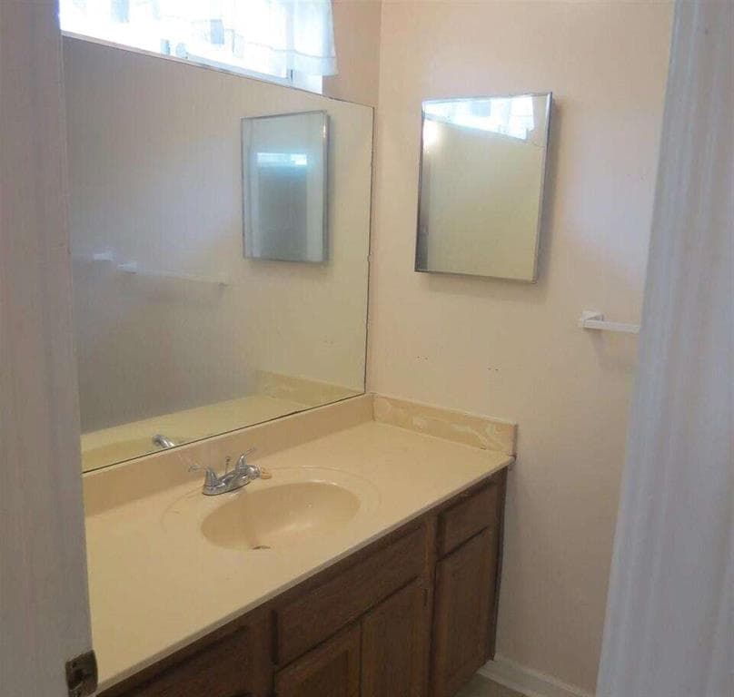 2 bedroom, 2 bathroom, 1,116 sq ft townhouse for sale at 1755 Fox Chase Court, Conyers, GA 30013 — photo 8