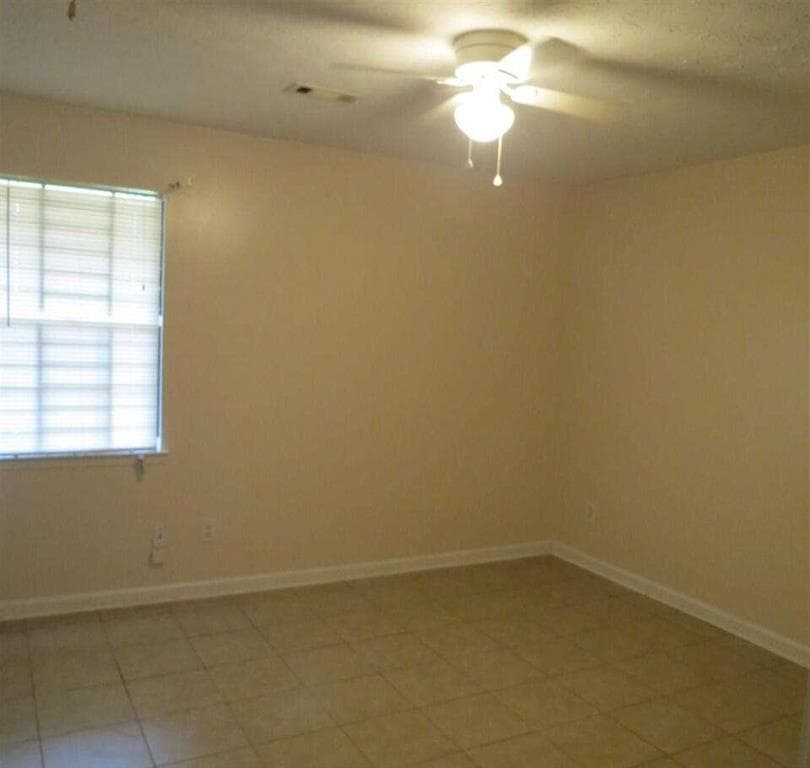2 bedroom, 2 bathroom, 1,116 sq ft townhouse for sale at 1755 Fox Chase Court, Conyers, GA 30013 — photo 10