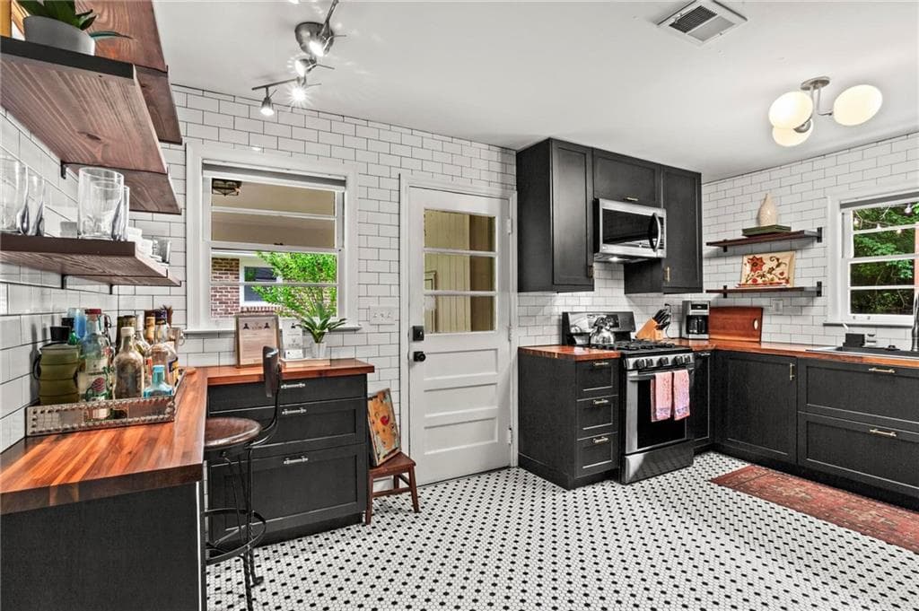 2 bedroom, 2 bathroom, 1,303 sq ft single family residence for sale at 2477 Hunting Valley Drive, Decatur, GA 30033 — photo 10