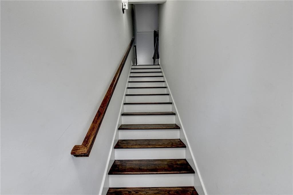 4 bedroom, 4 bathroom, 2,462 sq ft townhouse for sale at 1159 Laurel Valley Court, Buford, GA 30519 — photo 4