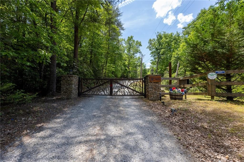 3 bedroom, 2 bathroom, 1,380 sq ft single family residence for sale at 174 Chestnut Ridge, Blue Ridge, GA 30513 — photo 2