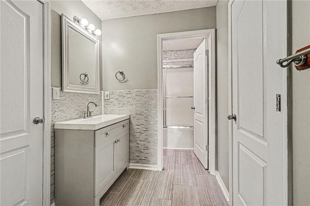4 bedroom, 3 bathroom, 3,017 sq ft single family residence for sale at 1420 Rose Terrace Circle, Loganville, GA 30052 — photo 6