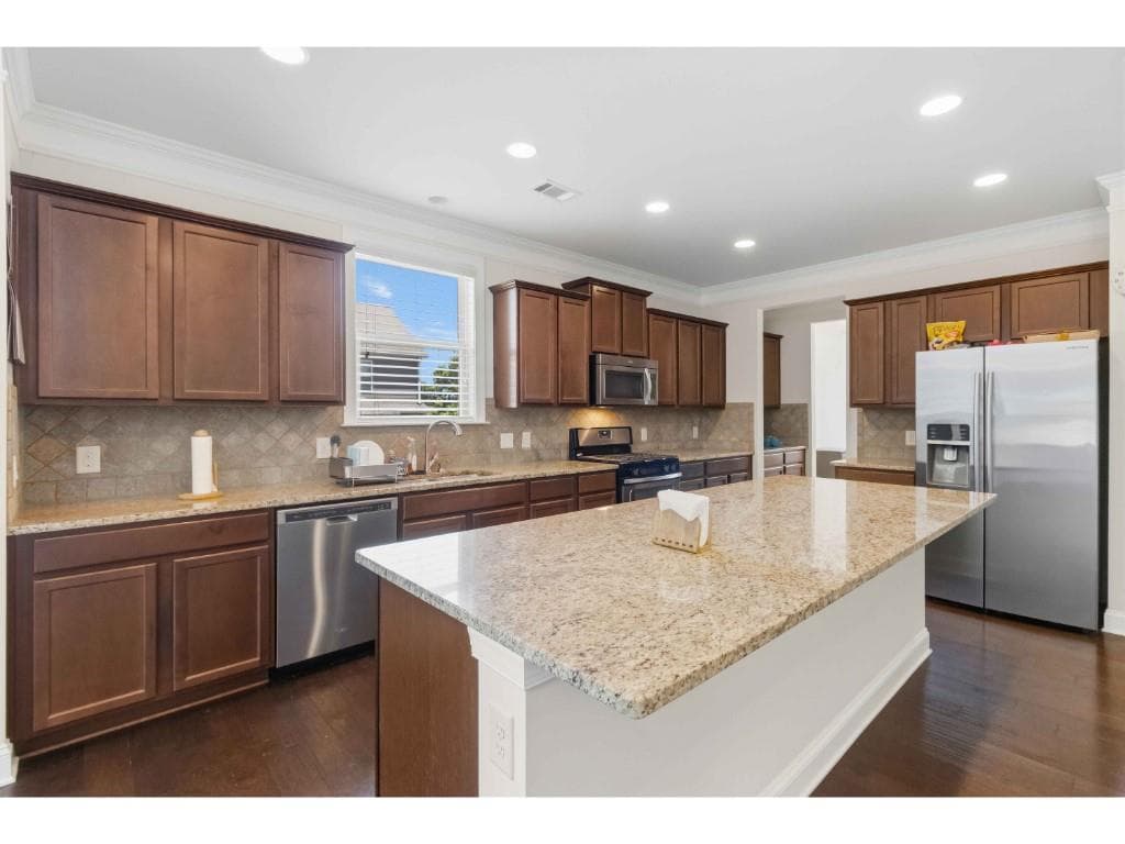 5 bedroom, 4 bathroom, 3,243 sq ft single family residence for sale at 6220 Carleen Court, Cumming, GA 30040 — photo 9