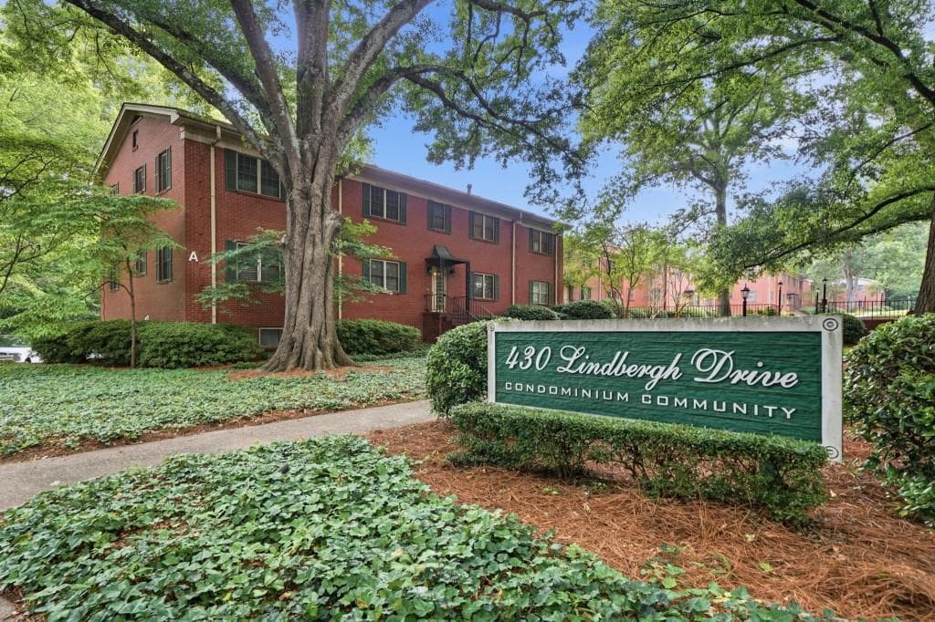 2 bedroom, 2 bathroom, 1,188 sq ft condominium for sale at 430 Lindbergh Drive A4, Atlanta, GA 30305 — photo 1 of 20