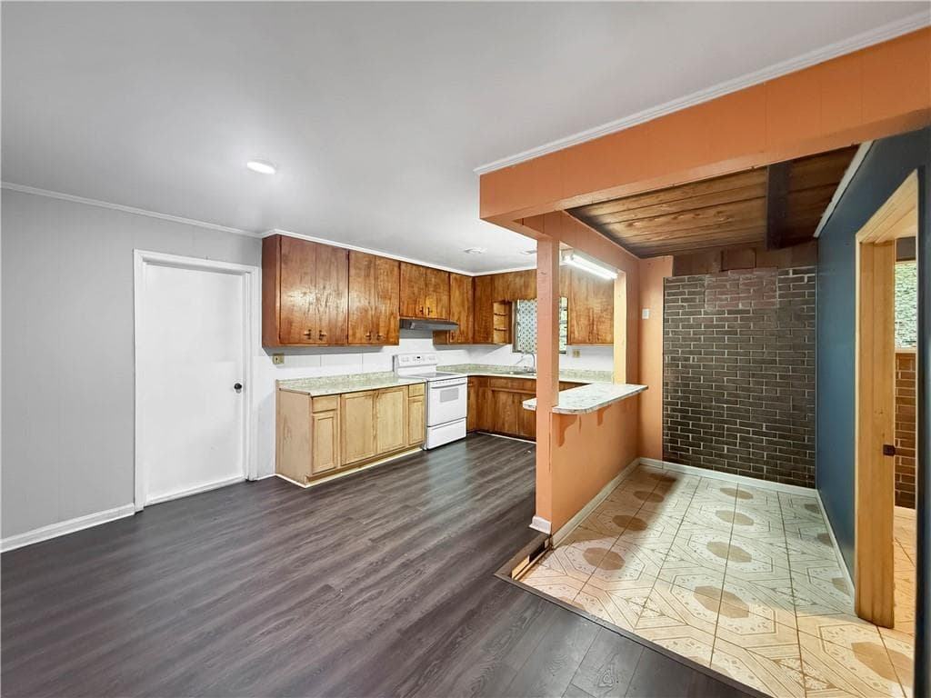 4 bedroom, 2 bathroom, 1,671 sq ft single family residence for sale at 2228 Lee Street, Gainesville, GA 30504 — photo 5