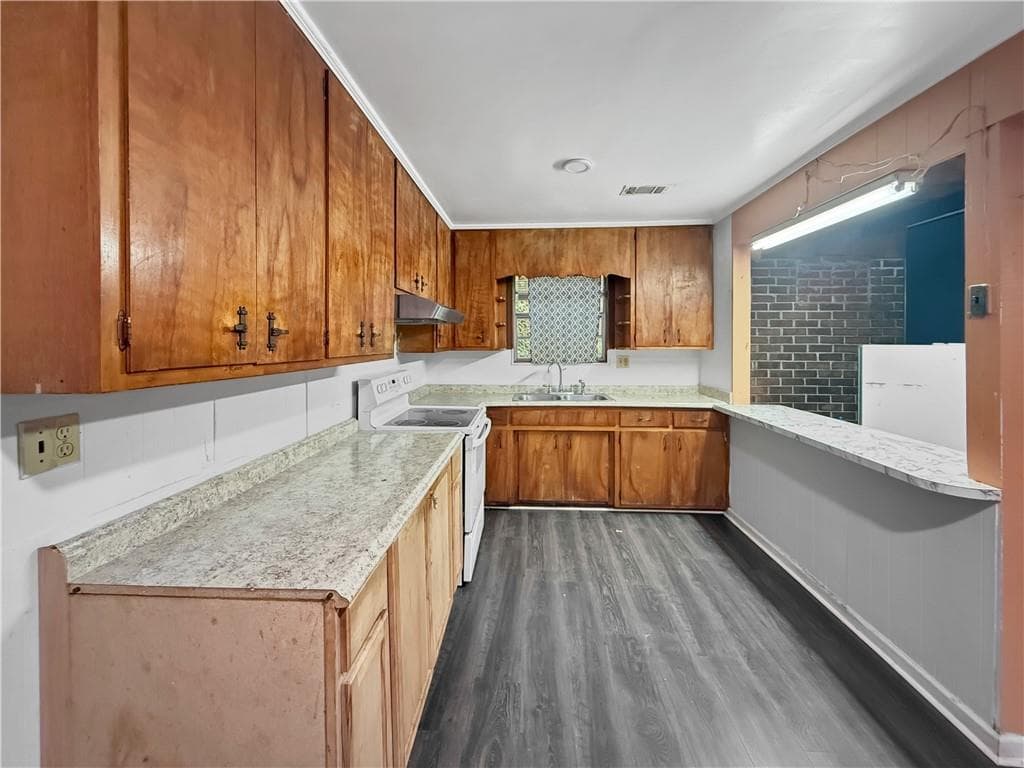 4 bedroom, 2 bathroom, 1,671 sq ft single family residence for sale at 2228 Lee Street, Gainesville, GA 30504 — photo 10