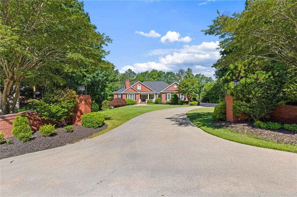 5 bedroom, 6 bathroom, 7,368 sq ft single family residence for sale at 5222 Legends Drive, Braselton, GA 30517